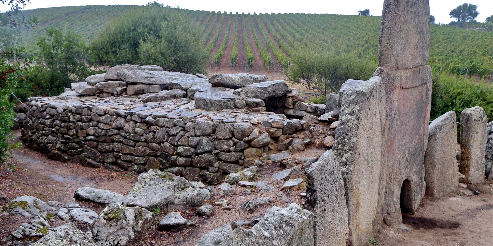 Le Tombe dei Giganti: I misteri della Sardegna nuragica